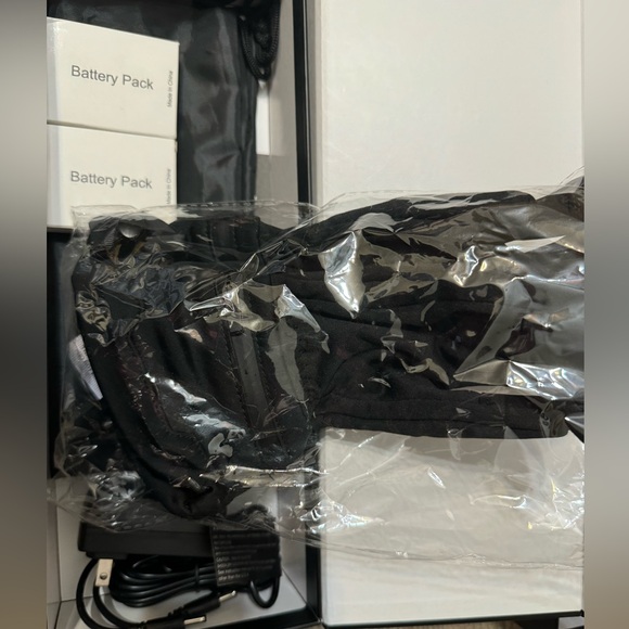 Heated Gloves brand new in open box XXS $109 retail - Picture 2 of 4